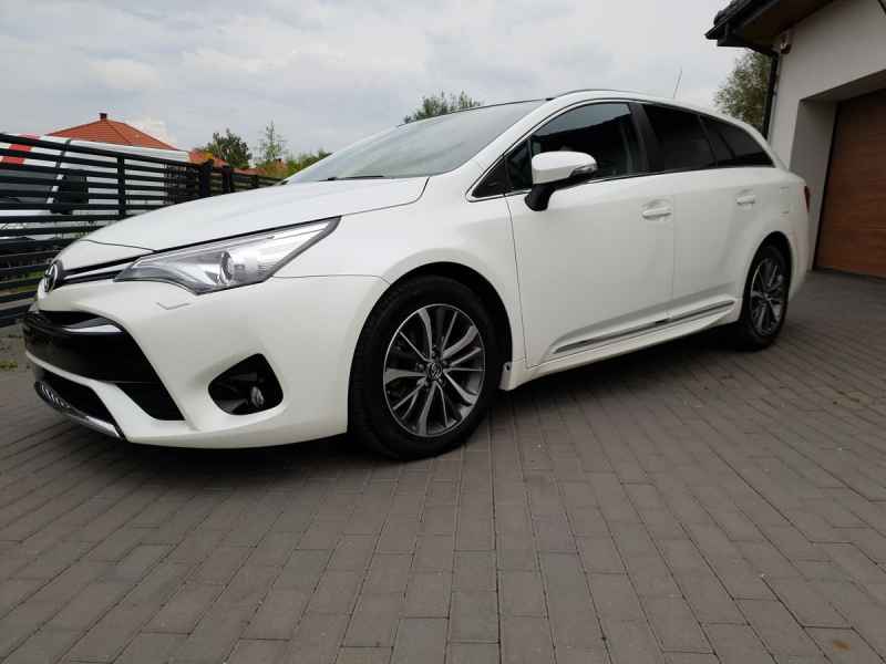 Toyota Avensis 2015